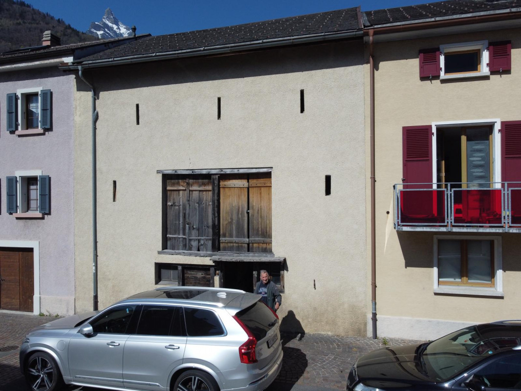 A vendre grange-écurie tranformable