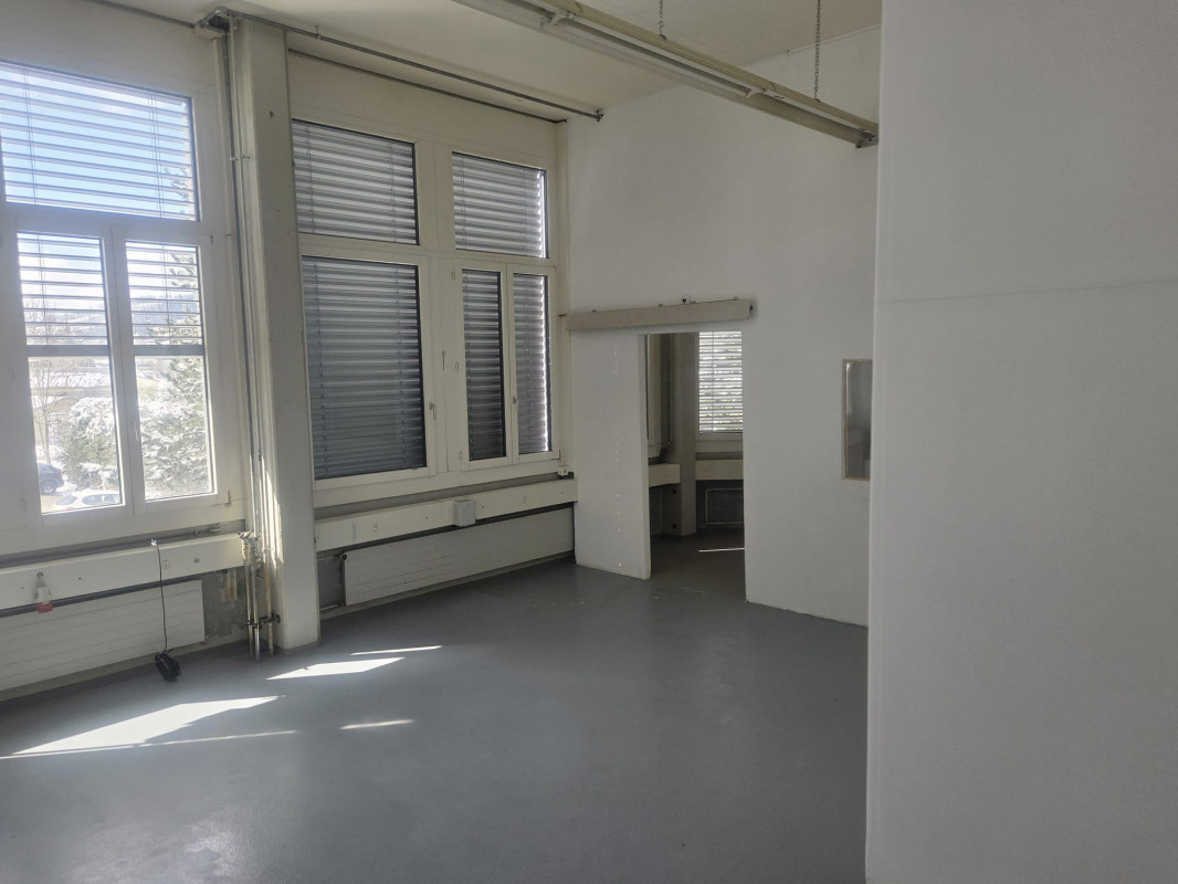 Local commercial rénové idéal pour atelier – 150 m² — photo 3