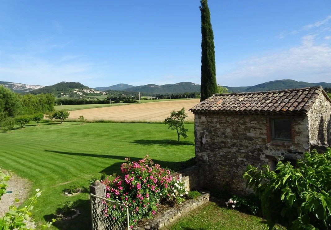 Ancienne ferme rénovée du XIXᵉ siècle en Drôme Provençale - France — photo 11