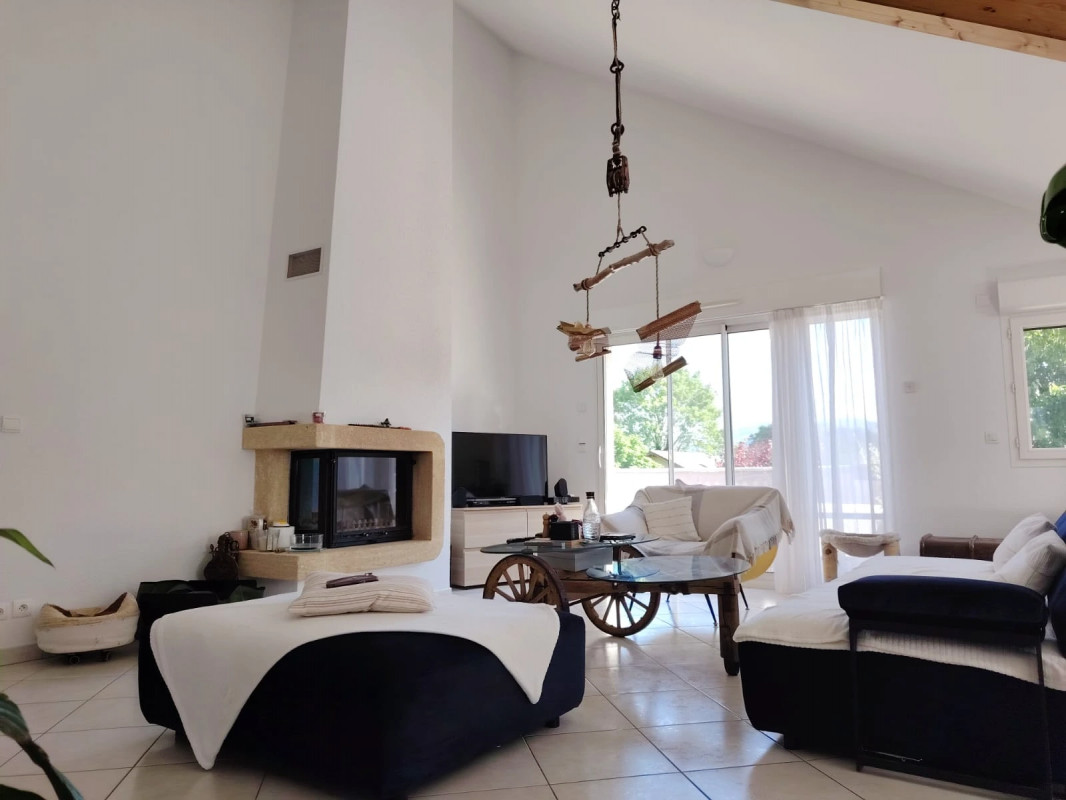 Appartement-villa 130m²,jardin 150m²,terrasse-balcon 25m², Sud,vue sur les Alpes ; — photo 7