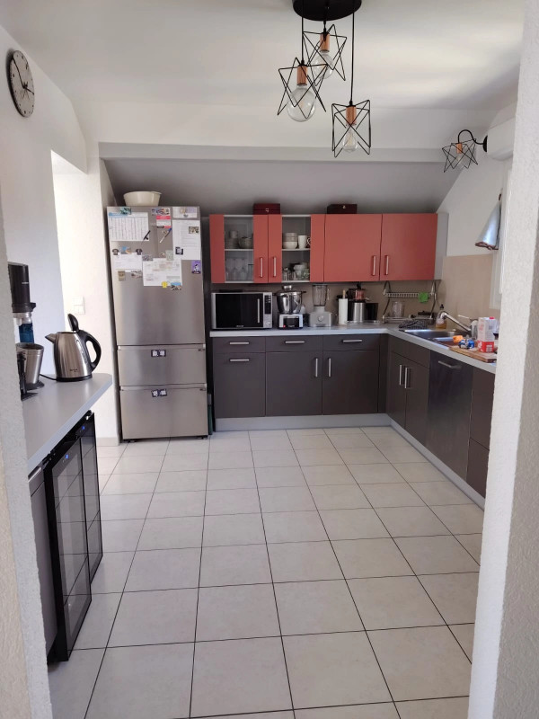 Appartement-villa 130m²,jardin 150m²,terrasse-balcon 25m², Sud,vue sur les Alpes ; — photo 9