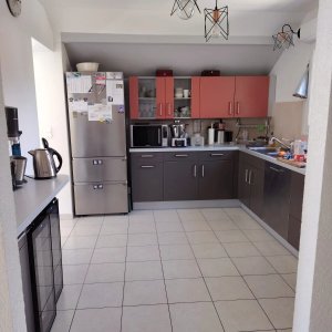 Appartement-villa 130m²,jardin 150m²,terrasse-balcon 25m², Sud,vue sur les Alpes ; — photo 10