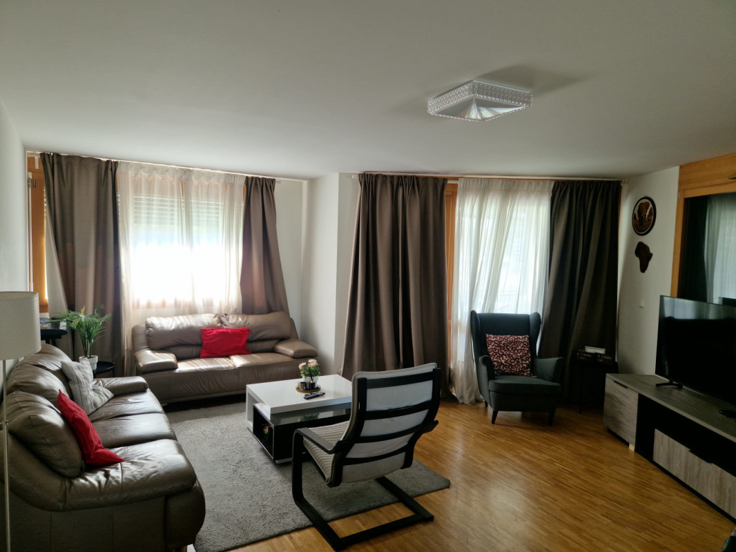 Appartement de 5 pièces au 1er étage situé à Le Grand-Saconnex 1218 — photo 1