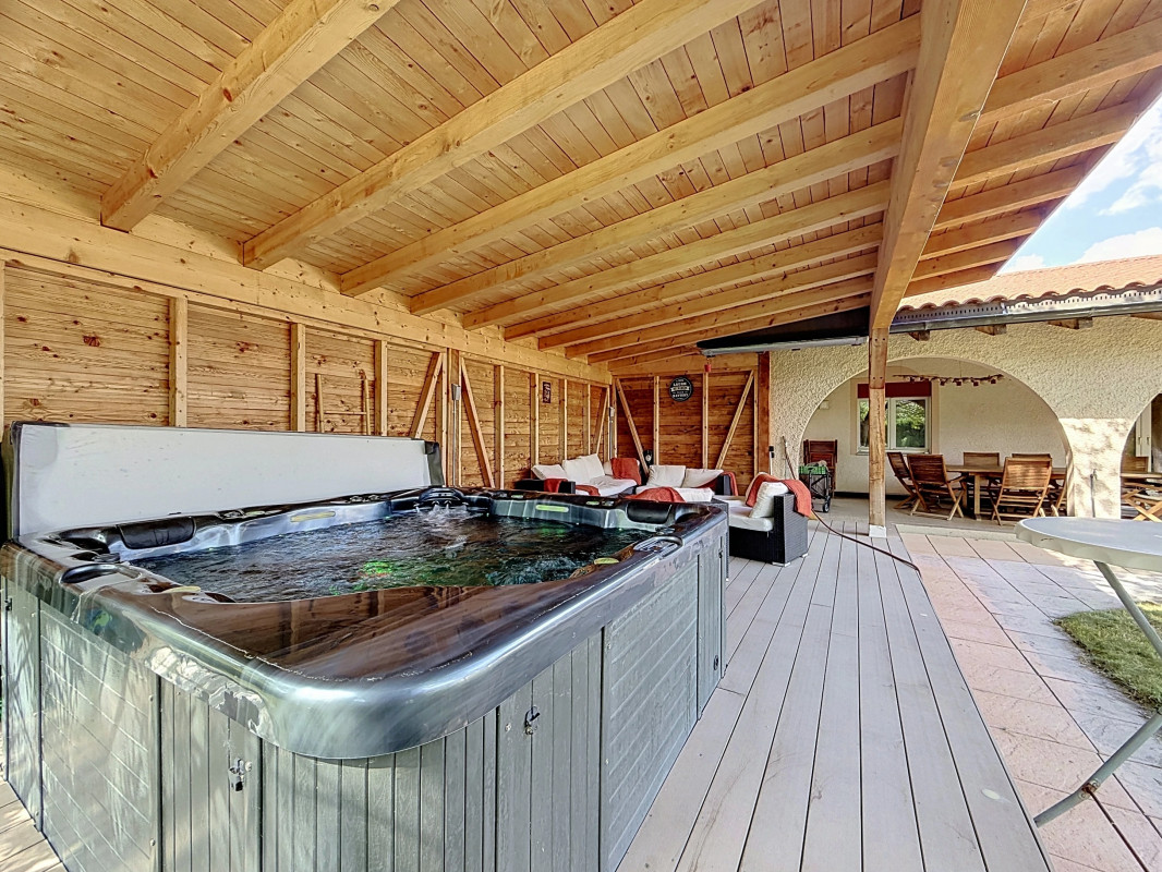 Spacieuse villa au calme, terrasse et jardin — photo 13