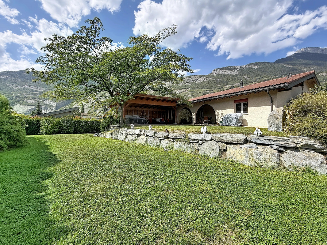 Spacieuse villa au calme, terrasse et jardin — photo 17