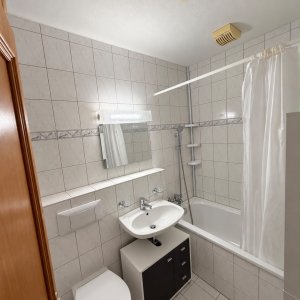 Leukerbad – 2,5 pièces avec balcon, vue montagne et parking couvert — photo 8