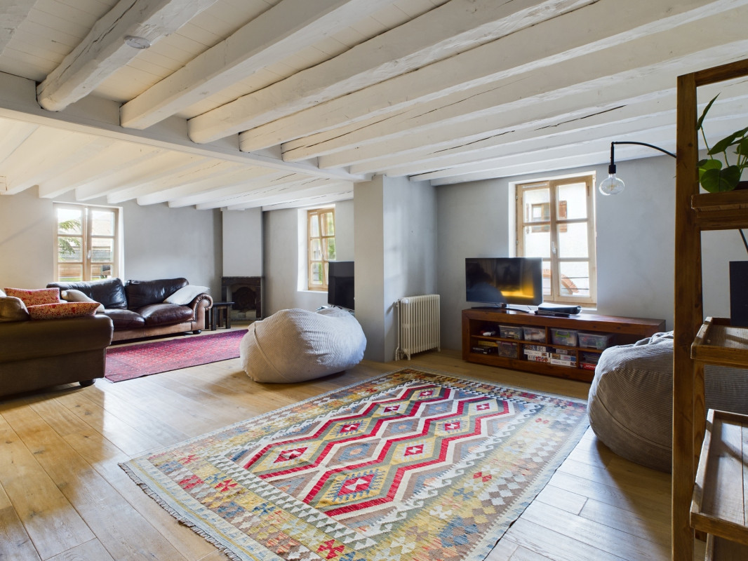 Magnifique maison de 6.5 pièces dans un corps de ferme rénové
