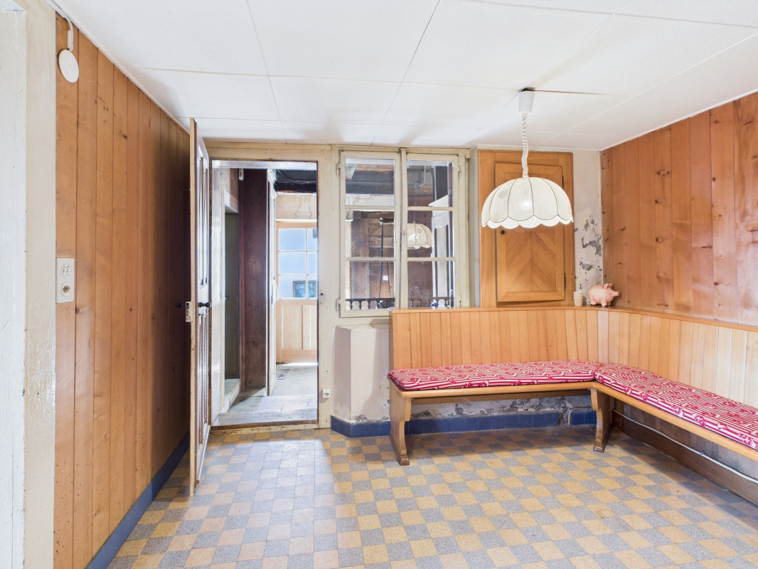 Chalet mitoyen à rénover - vue dégagée - environnement calme et verdoyant 