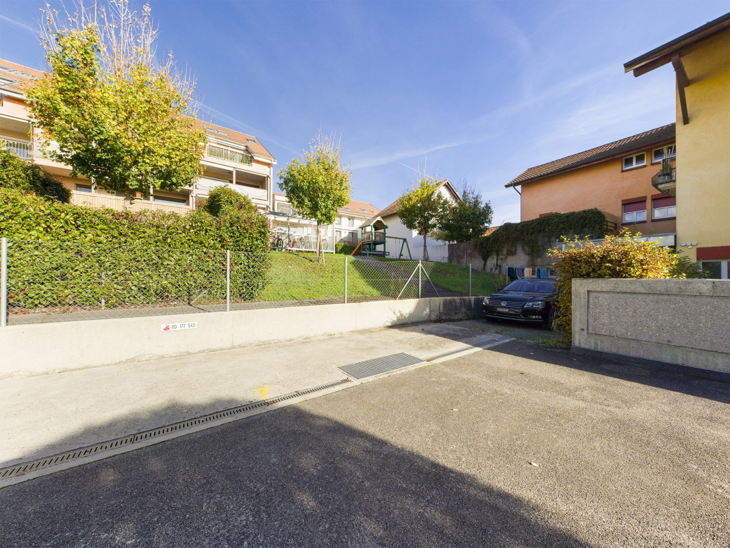 Arcade commerciale avec vitrines