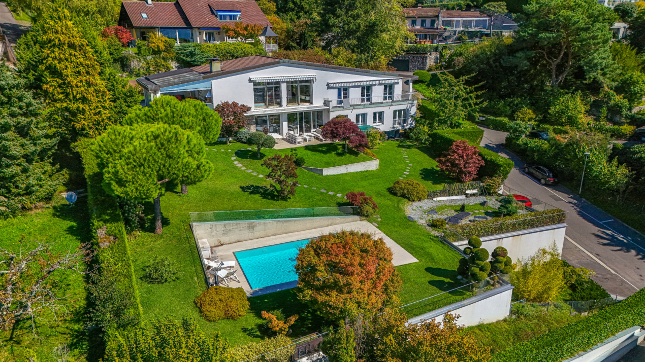 Propriété de prestige avec jardin paysager, piscine et panorama sur le Léman