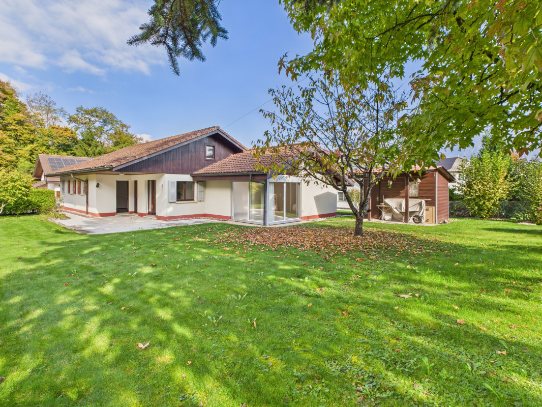 Belle villa individuelle de plain-pied, dans un quartier calme et verdoyant
