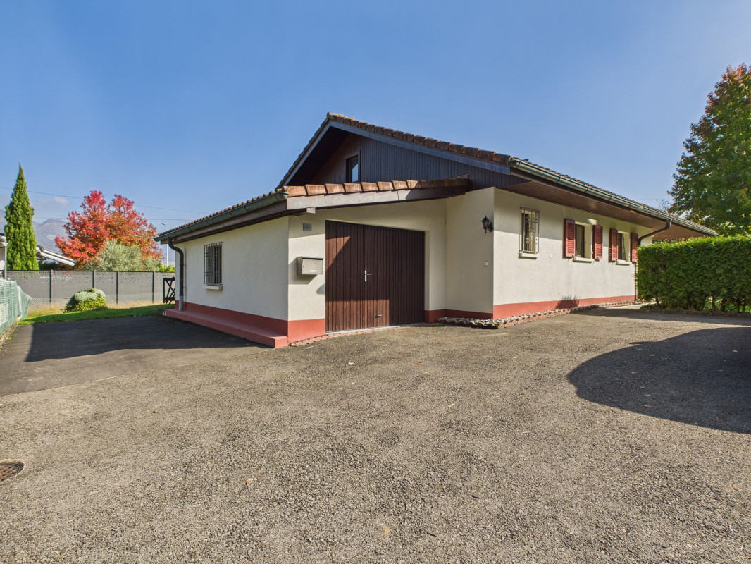 Belle villa individuelle de plain-pied, dans un quartier calme et verdoyant