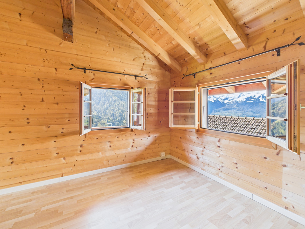 Beau chalet avec grange attenante et vue panoramique - environnement paisible