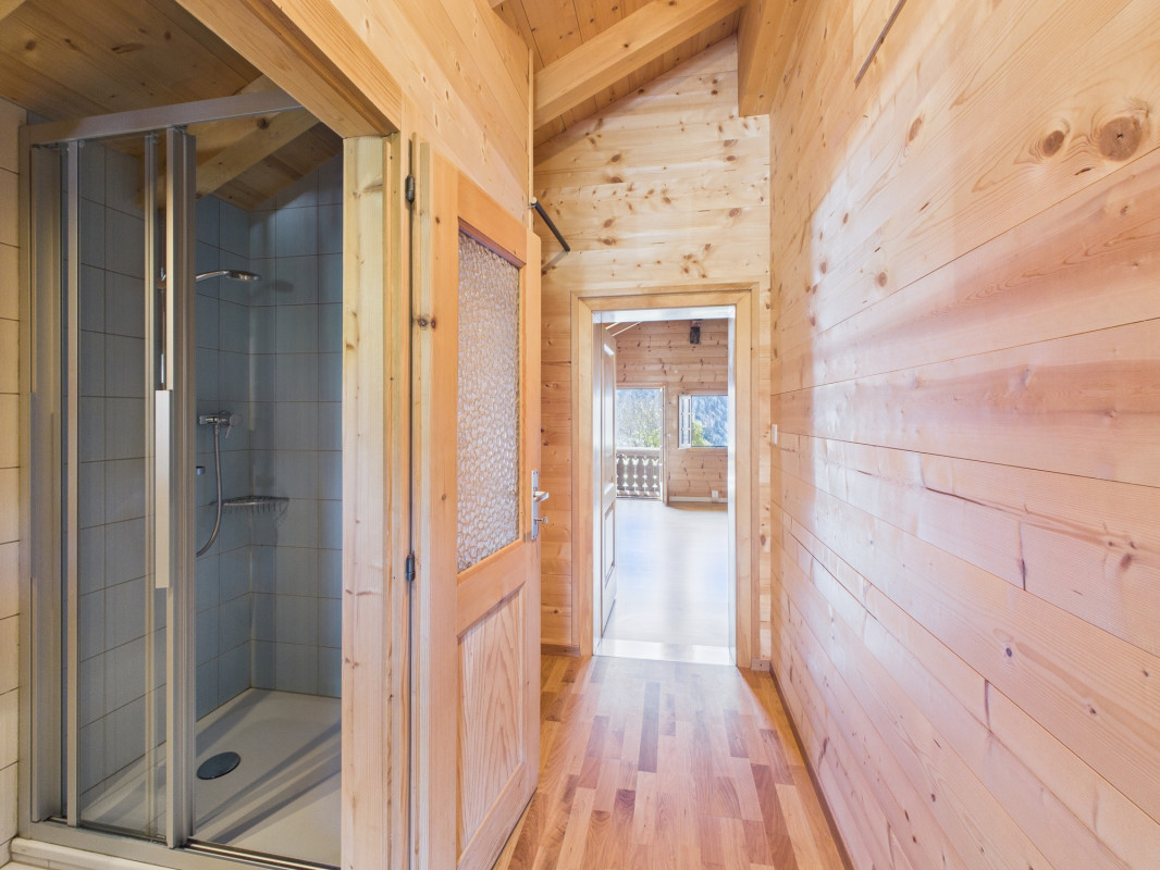 Beau chalet avec grange attenante et vue panoramique - environnement paisible