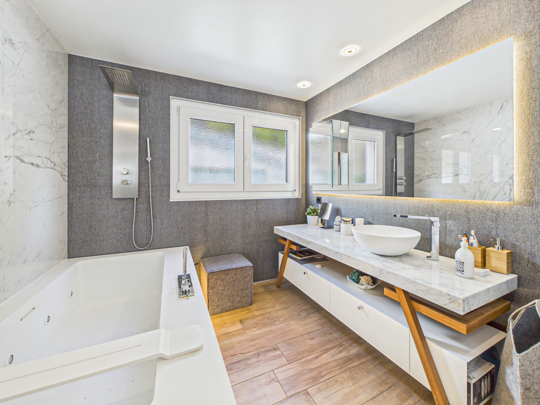 Propriété de prestige avec jardin paysager, piscine et panorama sur le Léman