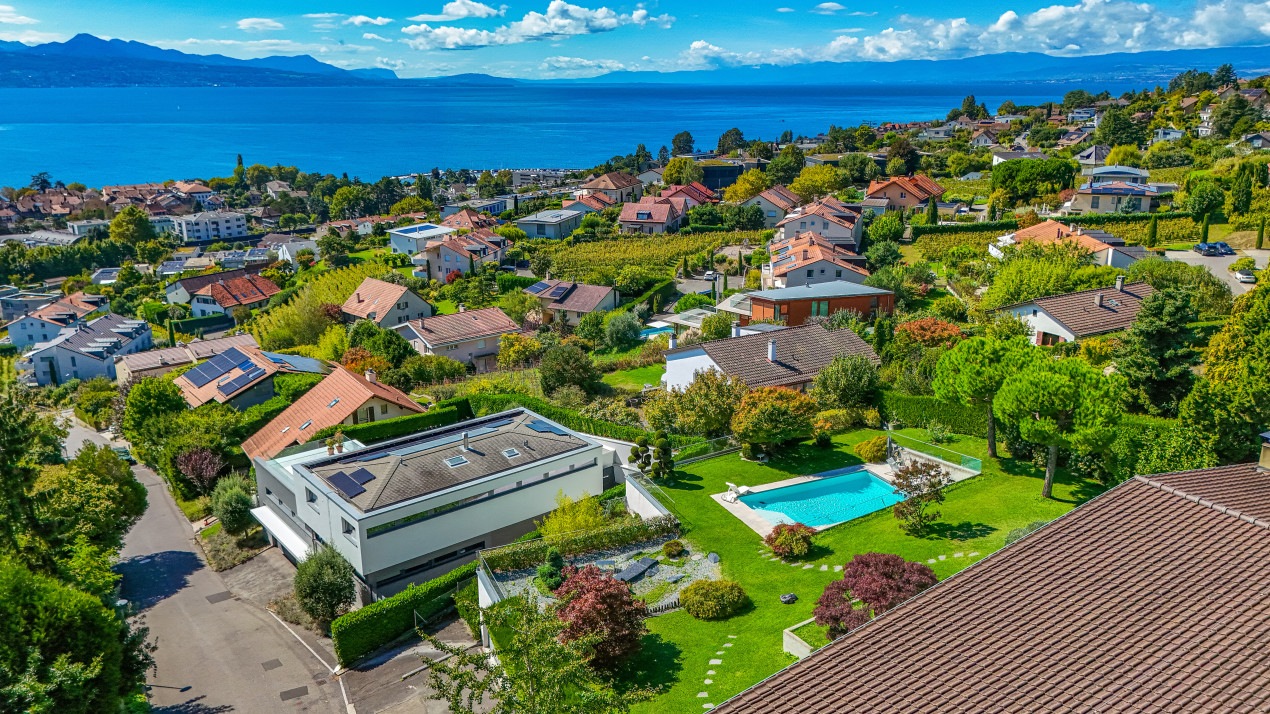 Propriété de prestige avec jardin paysager, piscine et panorama sur le Léman