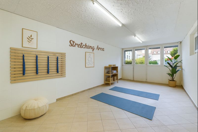 Arcade commerciale avec vitrines