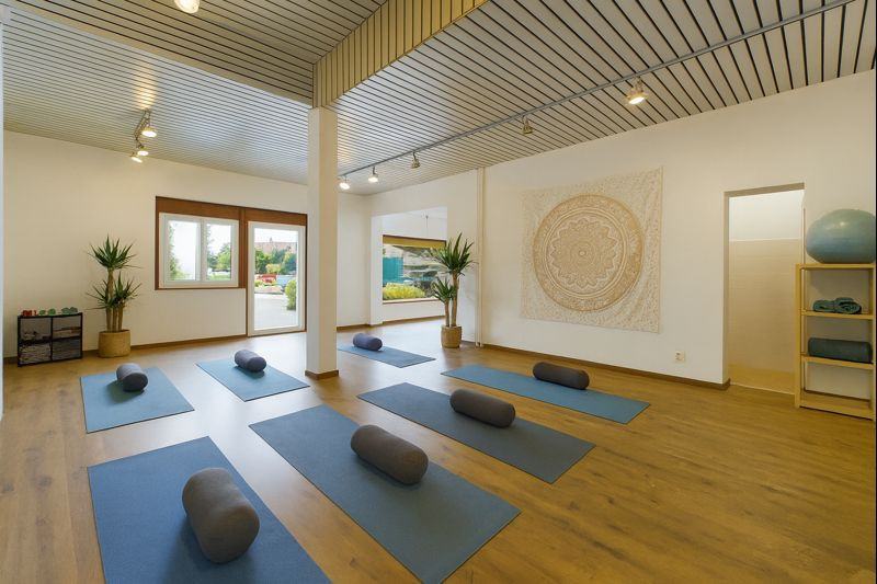 Arcade commerciale avec vitrines