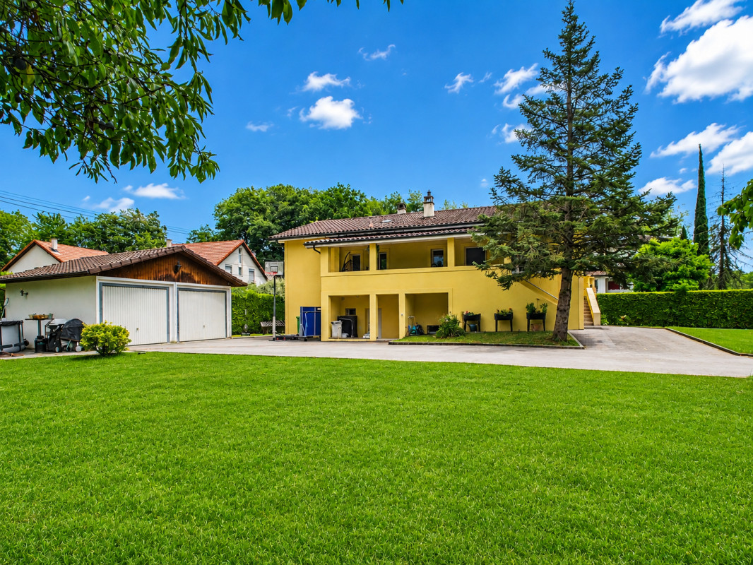 EXCLUSIVITE - Spacieuse maison familiale avec jardin, terrasses à Founex