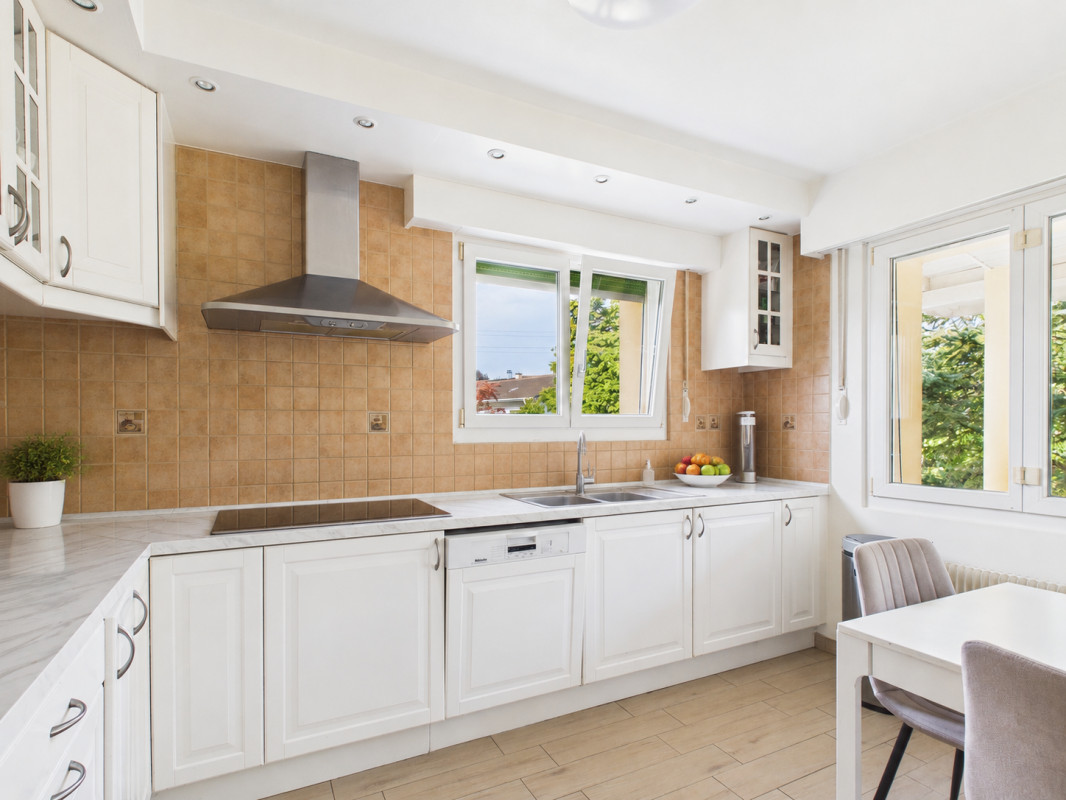 EXCLUSIVITE - Spacieuse maison familiale avec jardin, terrasses à Founex