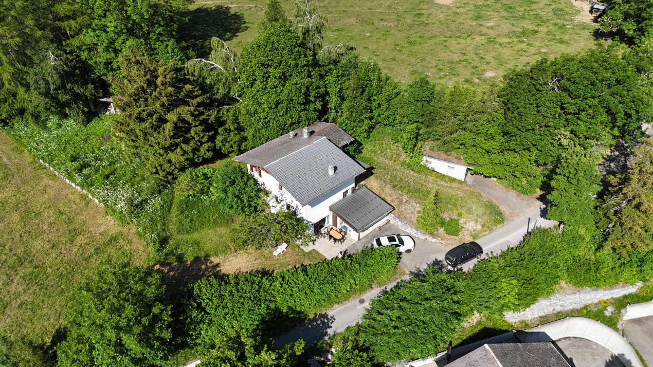 Chalet mitoyen avec cachet dans un environnement paisible et verdoyant